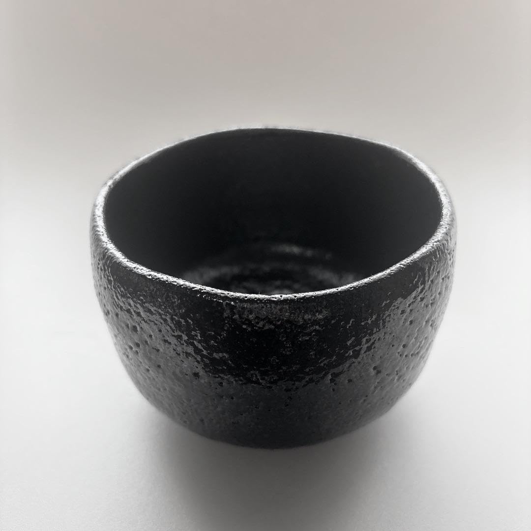 Amazon.co.jp: 大野九行 黒楽 茶碗 茶道 抹茶碗 レトロ 茶器 骨董 楽焼
